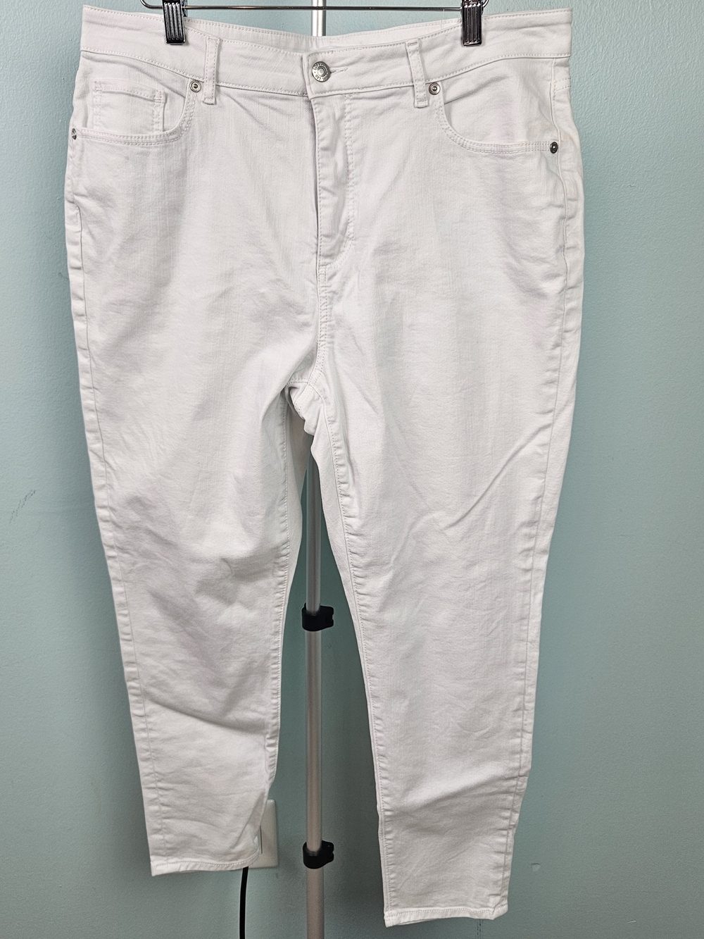 LOFT The Curvey Skinny White Jeans